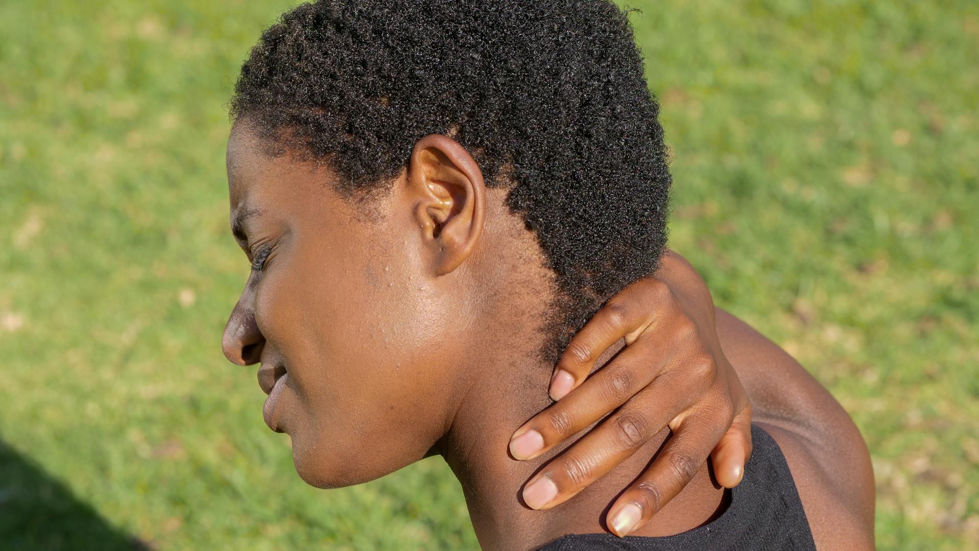 woman in neck pain